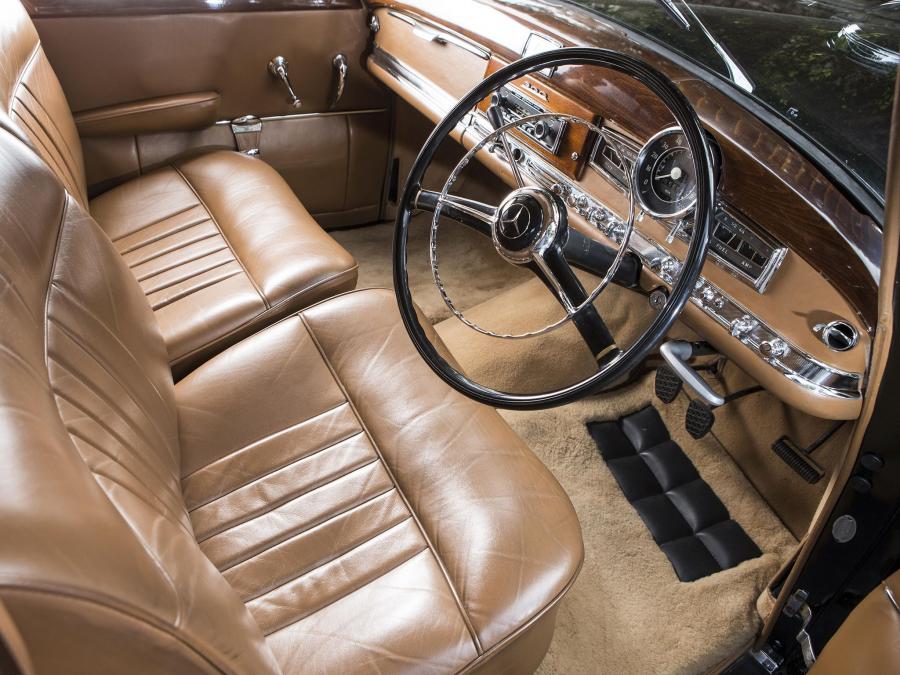  Mercedes-Benz 300 Limousine 1951 года  (UK) (фото 3 из 7)